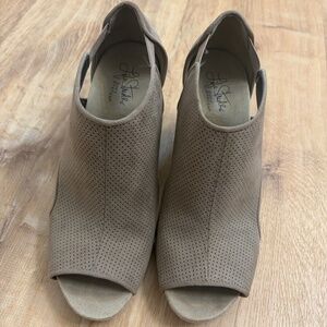 Life Stride wedges, size 9, beige
